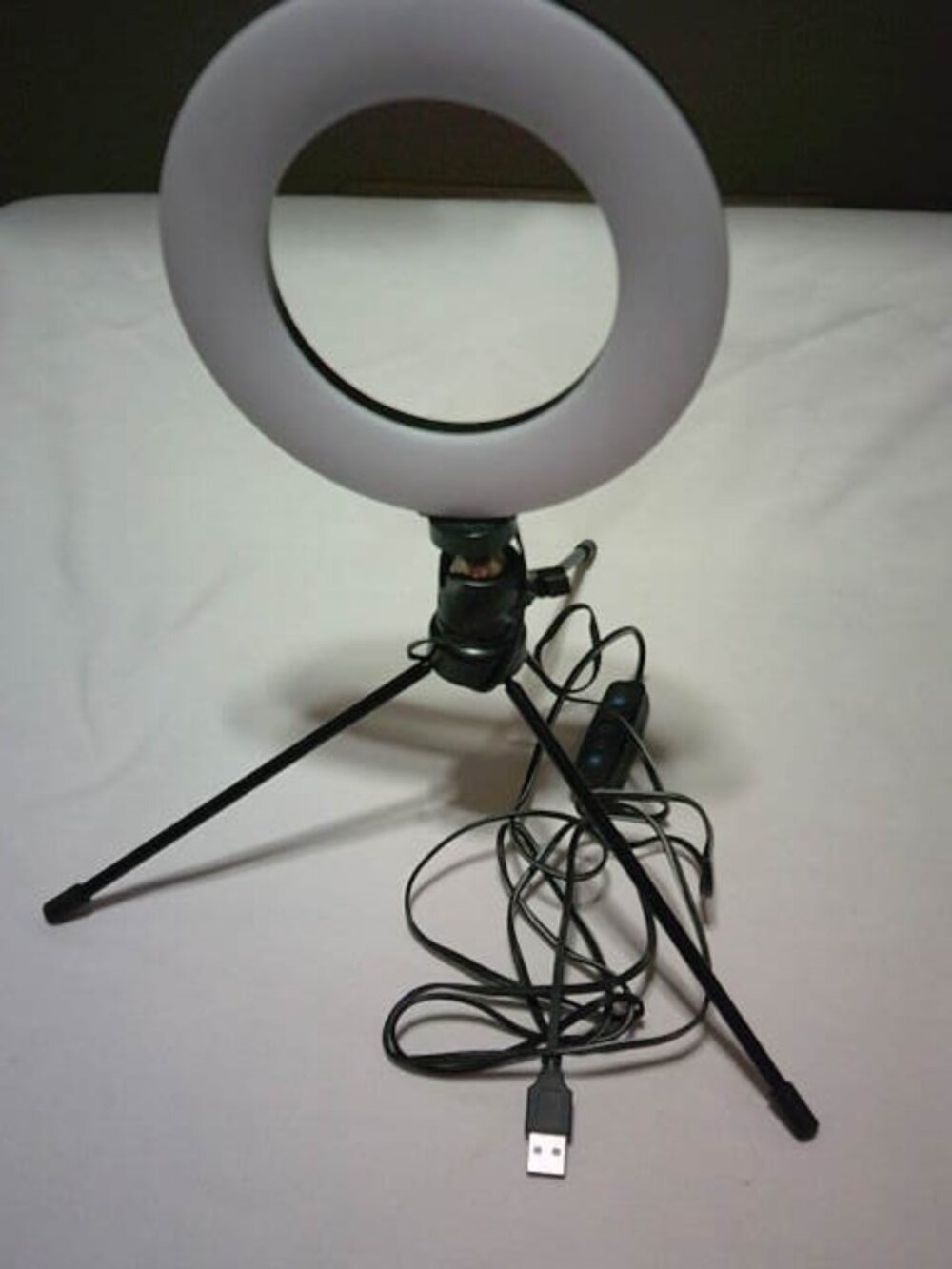 SMALL BLACK RING LIGHT w/ TRIPOD STAND & USB POWER CABLE & LIGHT CONTROLLER 6"